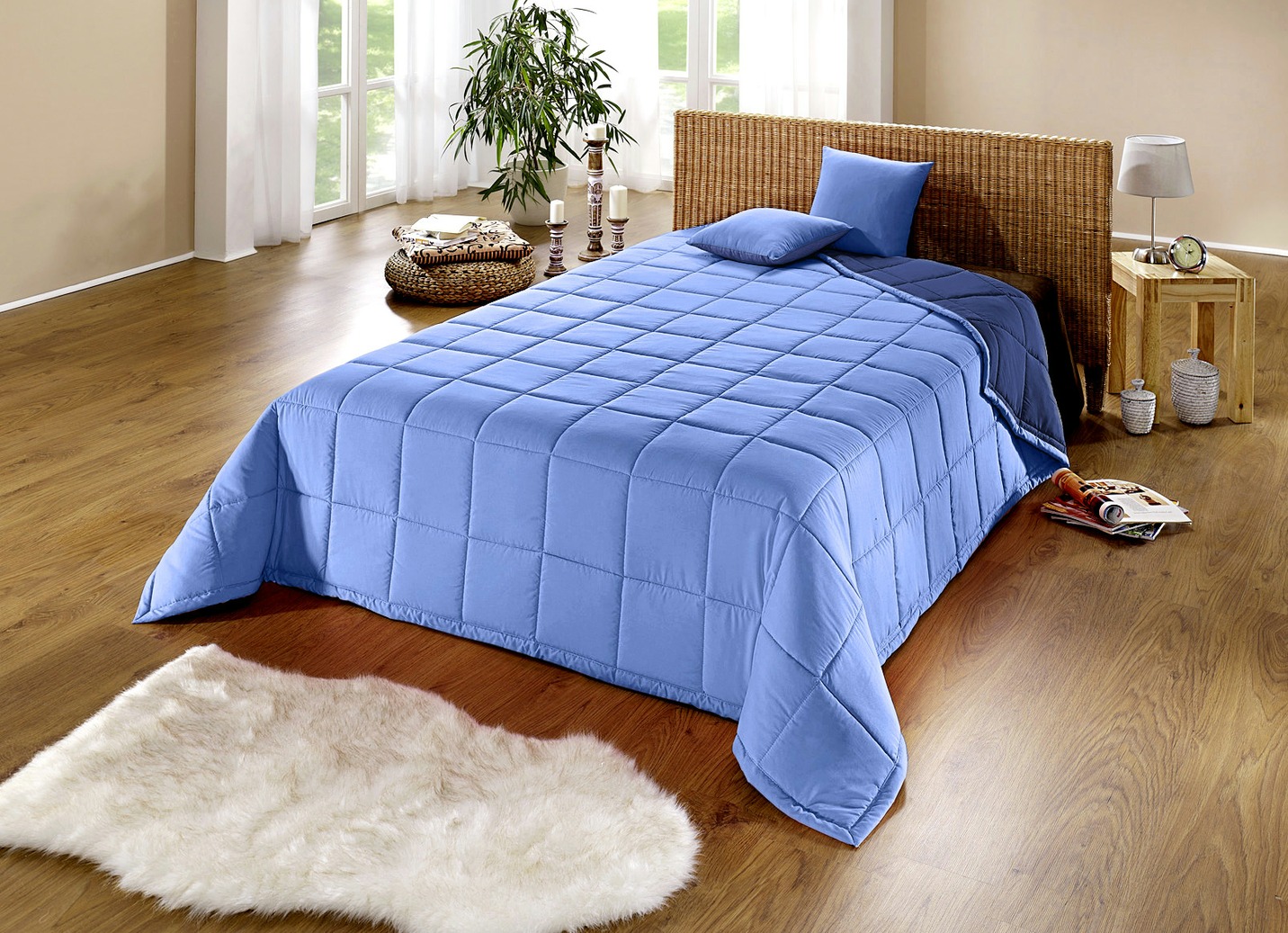 Tagesdecke mit Karo-Steppung und Bandeinfassung, Größe 873 (für Einzelbett, 140x210 cm), Blau von BADER