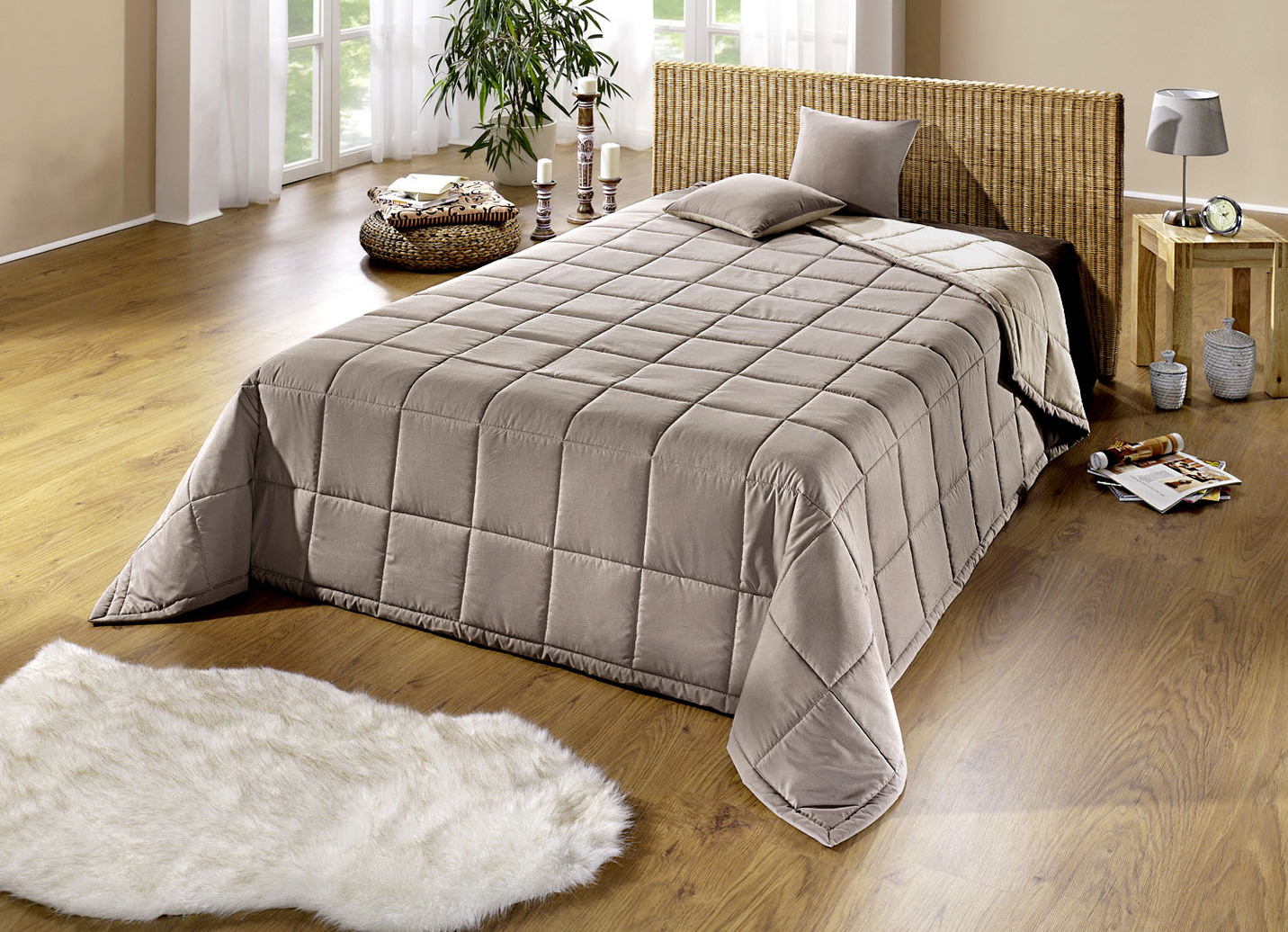 Tagesdecke mit Karo-Steppung und Bandeinfassung, Größe 873 (für Einzelbett, 140x210 cm), Creme von BADER