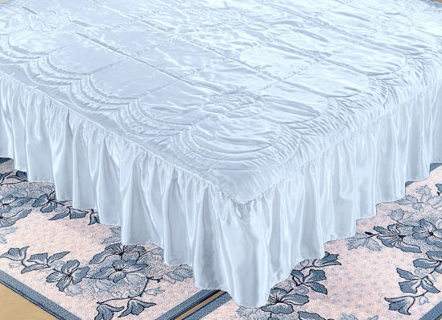 Tagesdecke mit Volantabschluss, Größe 873 (Einzelbett, 140x210 cm, 1 Volant), Blau von BADER