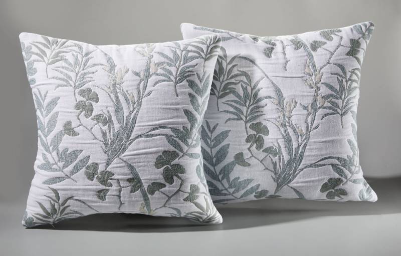 Tagesdecke und Kissenbezüge mit Gräser-Dessin, Größe 920 (2 Kissenbezüge, 40x 40 cm), Grau von BADER