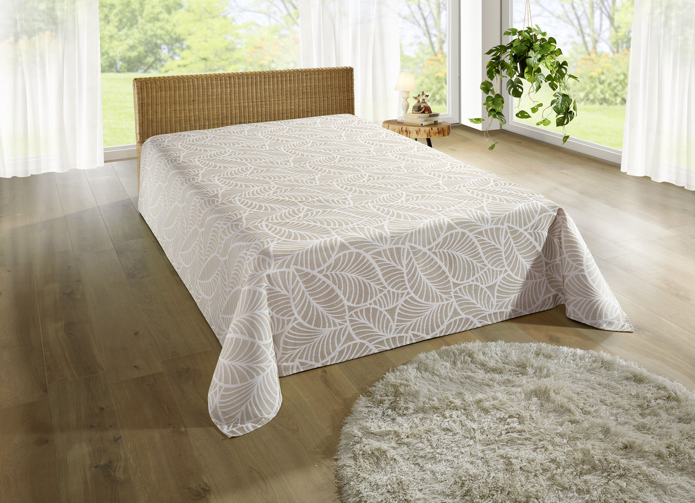 Tagesdecke und Kissenbezüge mit naturnahen Blättermotiven, Größe 873 (Einzelbett, 135x210 cm), Beige von BADER