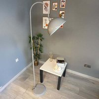 Moderne Stehlampe aus Grau Metall mit Beweglichem Kopfteil, E27-Sockel, Moderne Stehlampe für Wohnzimmer oder Schlafzimmer Moderne Stehlampe aus Grau Metall mit Beweglichem Kopfteil, E27-Sockel, Moderne Stehlampe für Wohnzimmer oder Schlafzimmer von BAMYUM