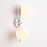Doppelte Wandleuchte mit Opalglaskugel „Double“ von BARCELONA LED