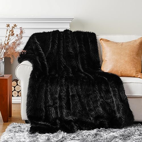 BATTILO HOME Luxuriöse schwarze Kunstfell-Überwurfdecke, 150 x 200 cm, flauschige, große Decke für Bett, bequem, zottelig, gemütlich, Plüsch, flauschige Felldecke für Sofa, Couch, Wohnzimmer, von BATTILO HOME