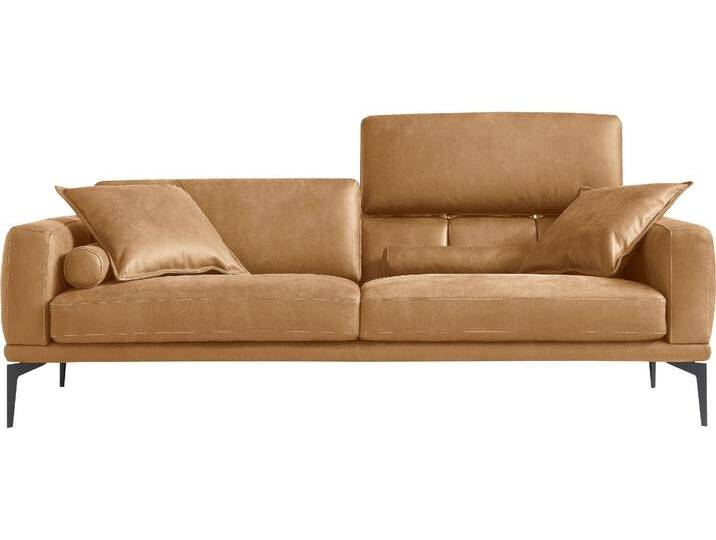 2,5-Sitzer EGOITALIANO Masu, Designsofa mit erstklassigem Sitzkomfort , braun (tan), B:218cm H:95cm T:97cm, Leder NUVOLE (Echtes Rindsleder). Halbnatürliches, halbnarbiges Rindsleder mit einer natürlichen Körnung von 1, 2 bis 1, 4 mm. Dieses Leder hat eine weiche, wachsartige Haptik mit mattem Aussehen und einem Wolkeneffekt. Es handelt sich um ein Naturleder, das die ursprünglichen Eigenschaften der Lederhäute nicht verändert. Das Vorhandensein von verheilten Narben, Körnungsunterschiede, Falten, Adern, Unterschiede in den Farbtönen und andere Spuren, die die Natur auf diesen Fellen hinterlassen hat, sind ein Beweis für die absolute Echtheit und das Zeugnis ihres großen Wertes., Sofas, inkl. 2 Kissenrollen, Rückenelemente manuell verstellbar, Metallfüße von BAUR
