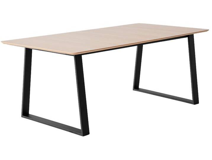 Esstisch HAMMEL FURNITURE Meza Designtisch mit Auszugsfunktion und 2 Einlegeplatten , beige (naturfarben, schwarz), B:210cm H:73,5cm T:100cm, Tischplatte: Weiß pigmentiertes, matt lackiertes Eichenfurnier (MDF-Kante natur), Gestell: Pulverbeschichtetes schwarzes Metall, RAL9005 matt, Tischplatte mit Anti-Finger-Print, Tischplatte mit Anti-Finger-Print, Tische, abgerundete Tischplatte MDF, Trapez Metallgestell von BAUR