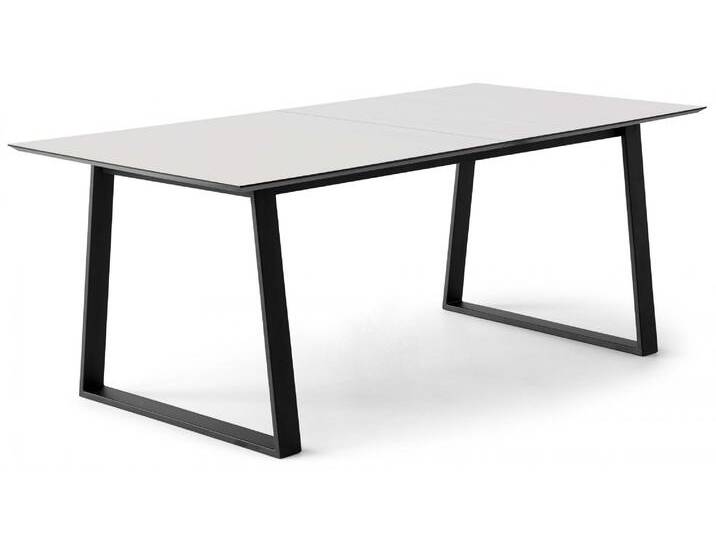 Esstisch HAMMEL FURNITURE Meza Designtisch mit Auszugsfunktion und 2 Einlegeplatten , weiß (weiß, schwarz, weiß), B:210cm H:73,5cm, Tischplatte: Weiss Laminat (schwarzer Rand), Gestell: Pulverbeschichtetes schwarzes Metall, RAL9005 matt, Tische, rechteckige Tischplatte MDF, Trapez Metallgestell von BAUR