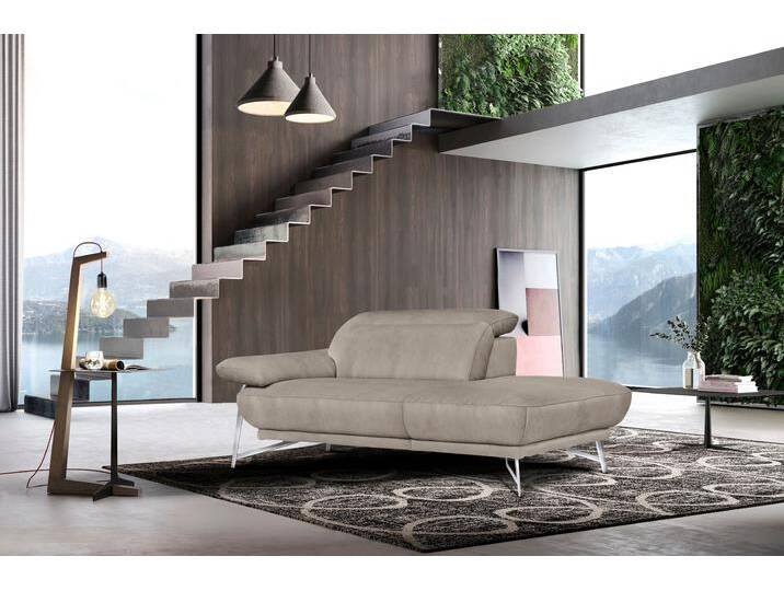 Ottomane EGOITALIANO Anais, erstklassiges Designsofa, Breite 179 cm, Fußfarbe chrom , grau (opal grau), Sofas, B/H/T: 179cm x 74cm x 106cm, Luxus-Microfaser Lederoptik, Ottomane rechts, Armlehne links, LEDER -Artikel BULL – Kat. B: Der Artikel BULL ist ein geschliffenes, pigmentiertes und behandeltes Rindsleder mit einer Dicke von 1, 3-1, 5 mm. Dieses Leder zeigt eine ziemlich weiche Hand mit einem halb undurchsichtigen Aussehen. Es handelt sich um ein geschütztes Leder. Eine leichte Deckschicht schützt sie vor Flecken, ohne ihre ursprünglichen Eigenschaften zu verändern. Die geschützten Leder kombinieren die Vorteile von Natürlichkeit und Weichheit mit einer guten Beständigkeit gegen Verschleiß und Ausbleichen. Das Vorhandensein der charakteristischen Zeichen, die das Leben des Tieres bestimmen, wie Narben, Körnungsunterschiede, Falten, Adern, Disharmonien in Farbtönen, beweisen ihre absolute Echtheit und großen Wert. -Artikel CAREZZA - Kat. C: Der Artikel CAREZZA ist ein halbnarbiges Naturleder mit einer Dicke von 1, 2-1, 4 mm. Es hat eine weiche und wachsartige Hand mit halb undurchsichtigem Aussehen. CAREZZA ist ein Naturleder, das die ursprünglichen Eigenschaften der Mäntel nicht v, Kopfteil verstellbar, Luxus-Microfaser Lederoptik, opal grau, B:179cm H:74cm T:106cm von BAUR