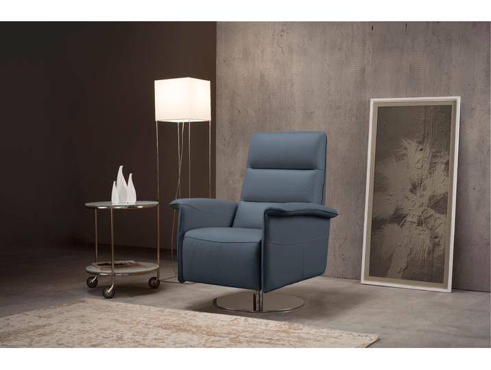 Sessel EGOITALIANO Kelly Designsessel , grau (smoke), B:83cm H:105cm T:92cm, Leder u00bbBULLu00ab (echtes Rindsleder). Geschliffenes, pigmentiertes und behandeltes Rindsleder mit einer Dicke von 1, 3-1, 5 mm. Dieses Leder zeigt eine ziemlich weiche Hand mit einem halb undurchsichtigen Aussehen. Es handelt sich um ein geschütztes Leder. Eine leichte Deckschicht schützt sie vor Flecken, ohne ihre ursprünglichen Eigenschaften zu verändern. Die geschützten Leder kombinieren die Vorteile von Natürlichkeit und Weichheit mit einer guten Beständigkeit gegen Verschleiß und Ausbleichen. Das Vorhandensein der charakteristischen Zeichen, die das Leben des Tieres bestimmen, wie Narben, Körnungsunterschiede, Falten, Adern, Disharmonien in Farbtönen, beweisen ihre absolute Echtheit und großen Wert., Sessel, Einzelsessel Relaxsessel, drehbar, manuelle Relaxfunktion mit Push-Back-Mechanismus von BAUR