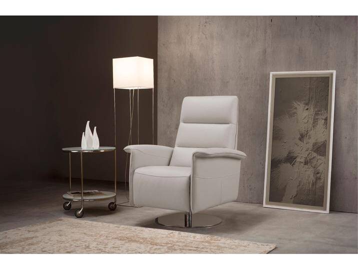 Sessel EGOITALIANO Kelly Designsessel , grau (stone), B:83cm H:105cm T:92cm, Leder »BULL« (echtes Rindsleder). Geschliffenes, pigmentiertes und behandeltes Rindsleder mit einer Dicke von 1, 3-1, 5 mm. Dieses Leder zeigt eine ziemlich weiche Hand mit einem halb undurchsichtigen Aussehen. Es handelt sich um ein geschütztes Leder. Eine leichte Deckschicht schützt sie vor Flecken, ohne ihre ursprünglichen Eigenschaften zu verändern. Die geschützten Leder kombinieren die Vorteile von Natürlichkeit und Weichheit mit einer guten Beständigkeit gegen Verschleiß und Ausbleichen. Das Vorhandensein der charakteristischen Zeichen, die das Leben des Tieres bestimmen, wie Narben, Körnungsunterschiede, Falten, Adern, Disharmonien in Farbtönen, beweisen ihre absolute Echtheit und großen Wert., Sessel, Relaxsessel Einzelsessel, drehbar, manuelle Relaxfunktion mit Push-Back-Mechanismus von BAUR