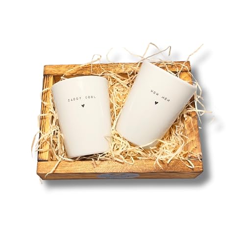 BAVAREGOLA 2er Porzellan Becher weiß Geschenk-Set 280ml mit Spruch Wow Mom & Daddy Cool - Tasse ohne Henkel für Kaffee, Tee, Latte oder Cappuccion - Geschenk für Frauen & Männer von BAVAREGOLA