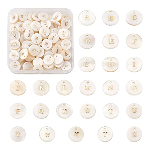Beadthoven 104 Stück Süßwassermuschel-Buchstaben-Charms, weiß, flach, rund, mit Goldblockierendem Alphabet A bis Z, Muschel-Perlen für Sommer-Schmuckherstellung, Loch: 1,5 mm von BB Beadthoven