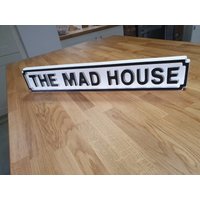 Neue Form Vintage/Rustikales Straßenschild. Schwarzes, Weißes Und Rotes Sauberes Finish. Aus Massivem Holz Dad's Shed von BBBSboutique