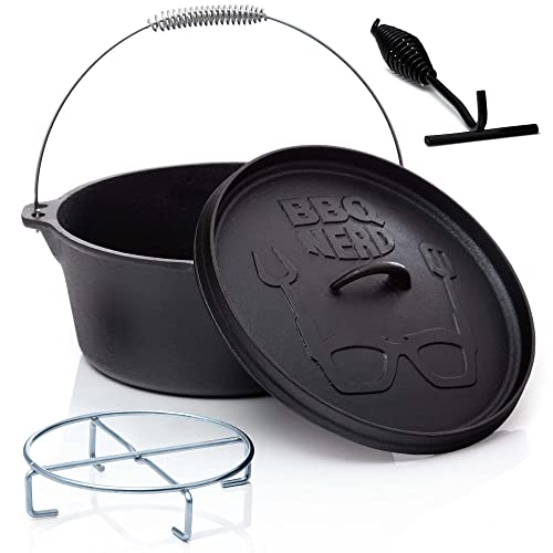 BBQ-Nerd© Dutch Oven "Starter" 7,2L mit Ständer| bereits eingebrannt - preseasoned | Gusseisen Feuertopf, Bräter mit Deckel inkl. Deckelheber | Feuerfester Grill & Camping Kochtopf, Grilltopf von BBQ Nerd