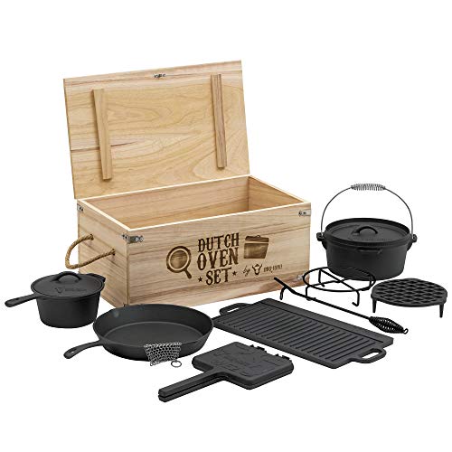 BBQ-Toro 10-teiliges Dutch Oven Set mit Schmortopf, Holzkiste, Waffeleisen, Stieltopf, Grillpfanne, Grillplatte, Stapelrost, Untersetzer, Deckelheber, Ringreiniger | Gusseisen Feuertopf mit Deckel von BBQ-Toro