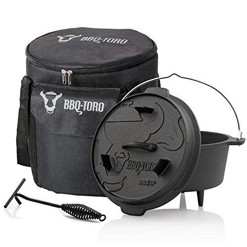 BBQ-Toro Dutch Oven Set 3-teilig | Profi-Set mit 4.5 QT Dutch Oven + Transporttasche + Deckelheber | Kochtopf Gusseisen mit Deckel | Geeignet für Gasgrill, Feuerstelle, Grillplatz oder Lagerfeuer von BBQ-Toro