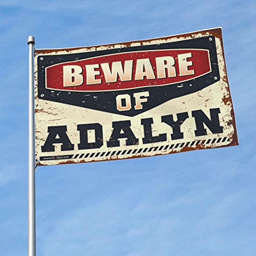 Lustige Flagge für Wohnheim, Aufschrift "Beware Of Adalyn", College-Poster für Jungs, lustige Terrassendekoration (152 x 244 cm) von BDIX