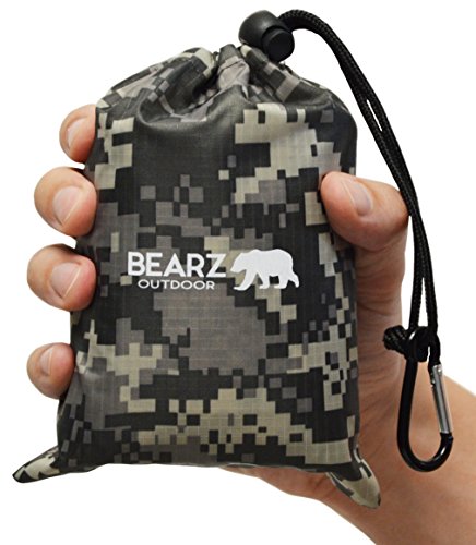 BEARZ Outdoor Decke, Reisedecke, Kompakt Picknickdecke Wasserdicht - Ultraleicht Camping Sitzunterlage Outdoor, Stranddecke Sandfrei, Kleine Campingdecke - Festival, Camping und Wandern Zubehör (Camo) von BEARZ Outdoor
