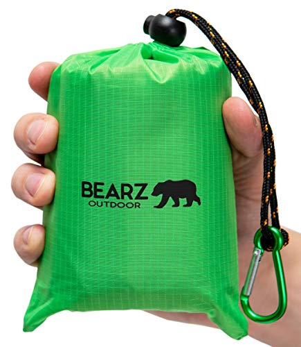 BEARZ Outdoor Decke, Reisedecke, Kompakt Picknickdecke Wasserdicht - Ultraleicht Camping Sitzunterlage Outdoor, Stranddecke Sandfrei, Kleine Campingdecke - Festival, Camping und Wandern Zubehör (Grün) von BEARZ Outdoor