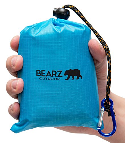 BEARZ Outdoor Decke, Reisedecke, Kompakt Picknickdecke Wasserdicht - Ultraleicht Camping Sitzunterlage Outdoor, Stranddecke Sandfrei, Kleine Campingdecke - Festival, Camping und Wandern Zubehör (Blau) von BEARZ Outdoor