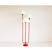 Umarme Eleganz Mit Einem Roten Einzigartigen Stehlampe Design von BEAUTYARTLIGHTS