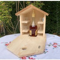 Schnapsschränkchen Als Vogelhäuschen, Schränkchen Für Schnaps Im Gartenhaus Oder Am Obstbaum Garten Schnapsschränkchen Als Vogelhäuschen, Schränkchen Für Schnaps Im Gartenhaus Oder Am Obstbaum Garten von BECKunicum