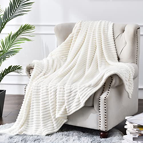 BEDELITE Fleece-Überwurfdecke für Couch, 3D-Gerippter Jacquard, weich und warm, dekorative Frühlingsdecken, gemütlich, flauschig, plüschig, leicht, weiß, Überwurf für Bett, Sofa, 127 x 152,4 cm von BEDELITE