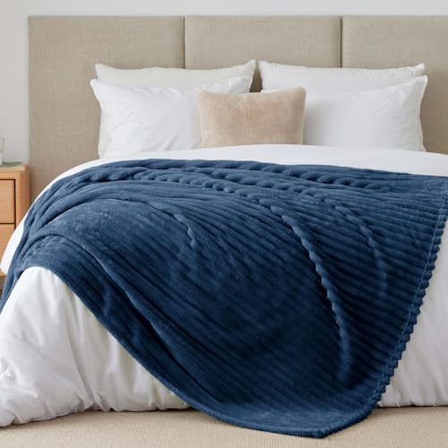 BEDELITE Kuscheldecke Flauschig Decke Extra Groß - weiche Flanell Decken Blau 230x270 für Bett, Deko Streifen Cord Fleecedecke Marineblau als Tagesdecke für Schlafzimmer, King Blanket Wide Use von BEDELITE