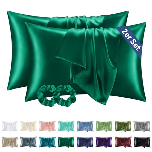 BEDELITE Satin Kissenbezug 40x60 Dunkelgrün - Kopfkissenbezug 2er Set Weich wie Seidenkissenbezug 40 x 60 Sommer mit 2 Haargummis für Haar und Haut, Similar to Silk Pillowcase Pillow Cover BEDELITE Satin Kissenbezug 40x60 Dunkelgrün - Kopfkissenbezug 2er Set Weich wie Seidenkissenbezug 40 x 60 Sommer mit 2 Haargummis für Haar und Haut, Similar to Silk Pillowcase Pillow Cover von BEDELITE
