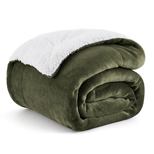 BEDSURE Kuscheldecke - Warm Sherpa Wolldecke & Sofadecke, Flauschig Sofaüberwurf Decke, Dicke Couchdecke, Fleecedecke, Flauschige Wohndecke für Couch, Efeugrün, 150x200 cm, XL von BEDSURE