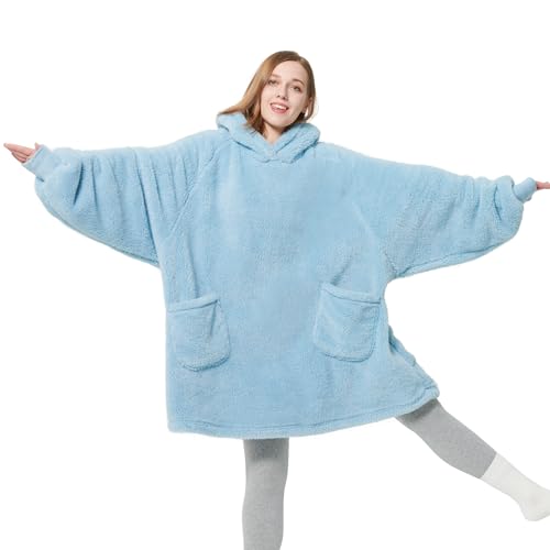Bedsure Hoodie Decke mit Ärmeln Übergroßer - Tragbare Decke zum Anziehen Erwachsene Hellblau, xxl Kuschelpullover Warm Kuscheldecke mit Ärmeln weich Ärmeldecke als Geschenke für Herren Damen von BEDSURE
