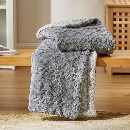 BEDSURE Kuscheldecke Decke Sofa Strickdecke - Wohndecken Kleine 130x150, Sofadecke Doppelgesicht Extra Weich, Kuscheldecke Flauschig Wohnzimmer, Wolldecke Grau, Couchdecke überwurf von BEDSURE