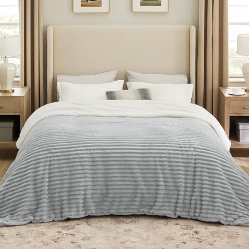 BEDSURE Sherpa Decke Hellgrau - Warme Dicke Kuscheldecke Flauschig, Sofadecke Couchdecke Winterdecke, Wohndecke 220x240 cm XXL Wohn- & Kuscheldecken von BEDSURE