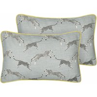 Beliani - Dekokissen 2er Set Grau aus Baumwolle 30 x 50 cm Rechteckig Gerpardenmuster Tiermotiv für Bett Sofa Couch Kinderzimmer Schlafzimmer von BELIANI