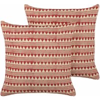 Dekokissen 2er Set Rot und Beige Baumwolle 45 x 45 cm Bezug mit Füllung Reißverschluss Geometrisches Muster Boho Wohnzimmer Schlafzimmer Deko von BELIANI