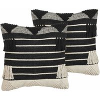 Dekokissen 2er Set Beige und Schwarz 50x50 cm Quadratisch mit Fransen Reißverschluss Geometrisches Muster Strukturiert Handgewebt Boho Stil von BELIANI