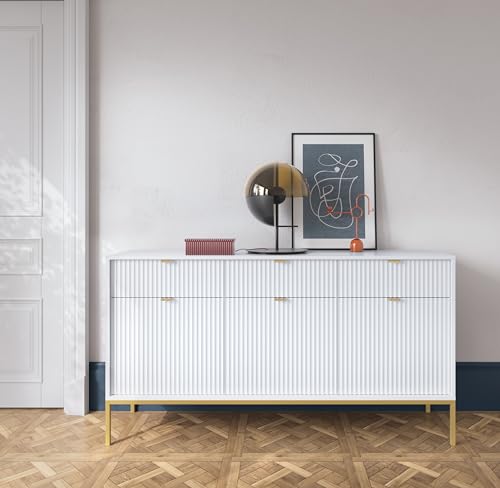 BETTSO - Nova KSZ-154 - Kommode - Schminktisch - Komodenschrank - 83 cm hoch, 154 breit - 3 Schubladen, Geriffelt - für Wohnzimmer - Modern, Glamour - Weiß - mit goldenen Griffen und Beinen von BETTSO