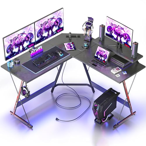 BEXEVUE Gaming Eckschreibtisch mit Steckdose LED Strip - 128x128 cm Ergonomic L Förmigen Gamer Schreibtisch Kohlefaser Corner Tisch, PC Ecktisch Computertisch mit Monitorständer Headset Haken BEXEVUE Gaming Eckschreibtisch mit Steckdose LED Strip - 128x128 cm Ergonomic L Förmigen Gamer Schreibtisch Kohlefaser Corner Tisch, PC Ecktisch Computertisch mit Monitorständer Headset Haken von BEXEVUE