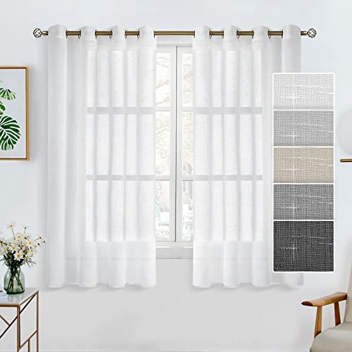 BGment Leinenoptik Weiß Gardinen 137 cm Länge 2 Paneele Set Ösen Sichtschutz Lichtfilternde Fenstervorhänge für Wohnzimmer Schlafzimmer(137 x 140 cm,Weiß, 2 Bahnen) von BGment