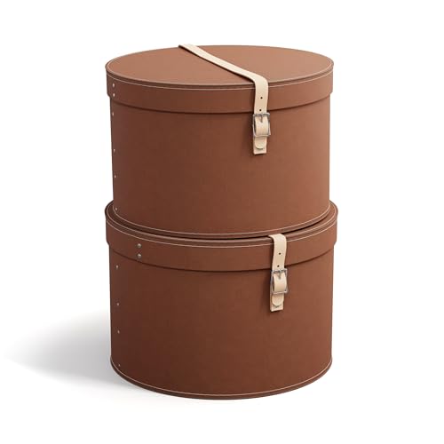 BIGSO RUT 2er-Set Aufbewahrungsbox mit Deckel – runde Ordnungsbox mit Lederriemen – große und kleine Hutschachtel aus 100% recycelter Faserplatte und Papier in Leinenoptik – sienna von BIGSO BOX OF SWEDEN