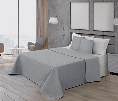 Belum | Bouti-Tagesdecke Microsatin, 100 g, Silber, für Betten von 150/160 cm (250 x 270 cm), extra weiche Bouti-Tagesdecke für Frühling, Sommer, Herbst und Winter von BL BELUM