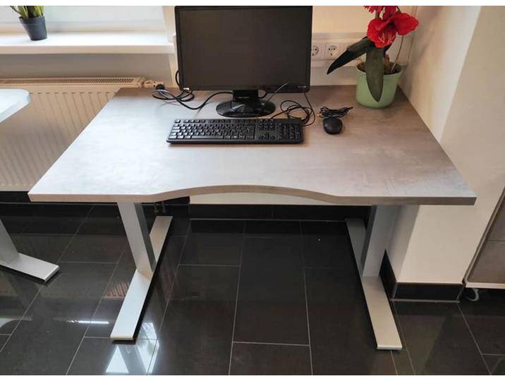 Bürotisch Schreibtisch Pendo Ergo Polar Top Form B1 Auswahl Farbe Größe Optionen von BLA-Büro-Liebt-Ausstattung