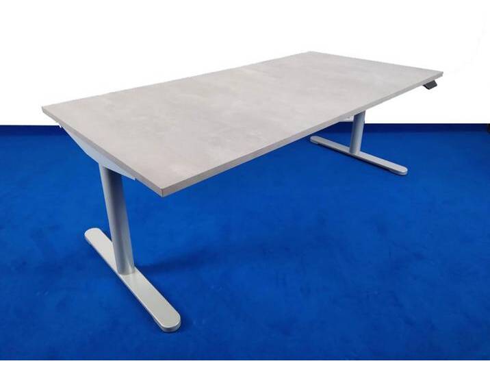 Bürotisch Schreibtisch elektrisch höhenverstellbar Pendo Infinity Beton Optik Silber Top Vor-Ort-Artikel von BLA-Büro-Liebt-Ausstattung