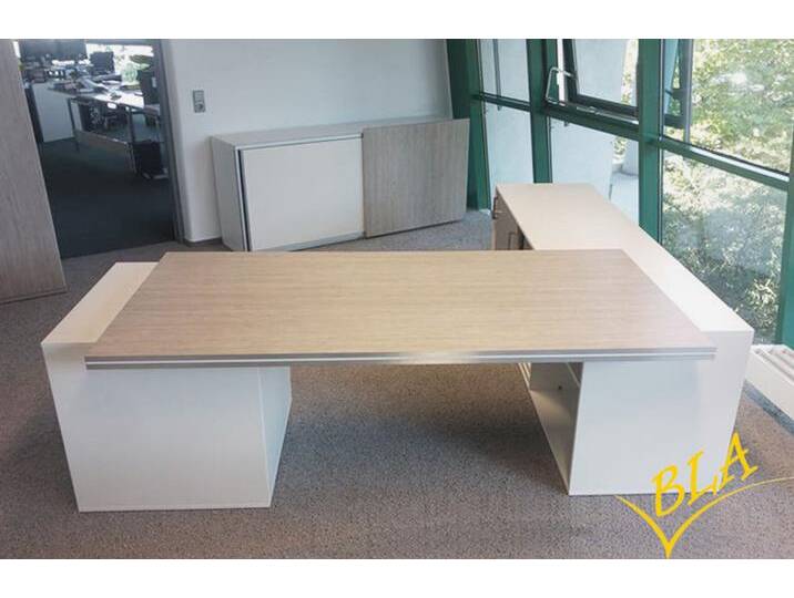 Chefbürotisch Chefschreibtisch Kombination Pendo Mega Design LS Auswahl Farbe Optionen von BLA-Büro-Liebt-Ausstattung