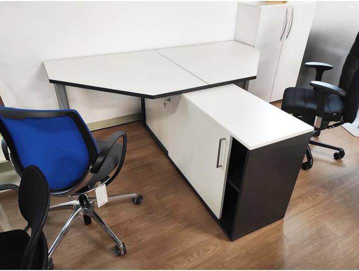 Eck-Bürotisch Schreibtische mit Sideboard Kommode Pendo Rondo Ausstellungs-Artikel Eck-Bürotisch Schreibtische mit Sideboard Kommode Pendo Rondo Ausstellungs-Artikel von BLA-Büro-Liebt-Ausstattung