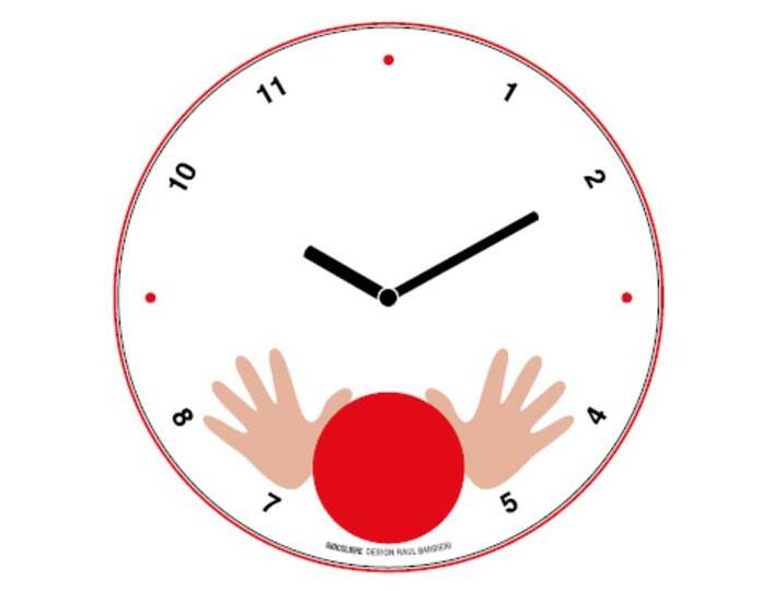 moderne Wanduhr Zeit Design Hände von BLA-Büro-Liebt-Ausstattung