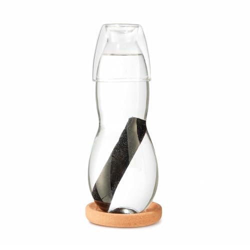 BLACK+BLUM Glaskaraffe | 800 ml | Wasser Flasche inkl Aktivkohle Filter, Trinkglas & Kork-Untersetzer | japanische Wasseraufbereitung Trinkwasser | fügt Mineralien hinzu | hält 6 Monate BLACK+BLUM Glaskaraffe | 800 ml | Wasser Flasche inkl Aktivkohle Filter, Trinkglas & Kork-Untersetzer | japanische Wasseraufbereitung Trinkwasser | fügt Mineralien hinzu | hält 6 Monate von BLACK + BLUM