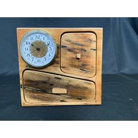 8x8 Bandsägenbox Mit Zwei Schubladen Und Uhr von BLILS