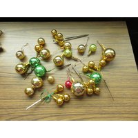 Jahrgang Viel Von Christbaumschmuck Mit Drähten Klebt Handwerk Wiederzuverwenden Kränze Pflanzer von BLINKIEWELLSVINTAGE