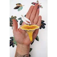 Handgemachte Chanterelle Weihnachtsverzierung Gelbe Pilz-Baumschmuck von BLUETOUCANUK